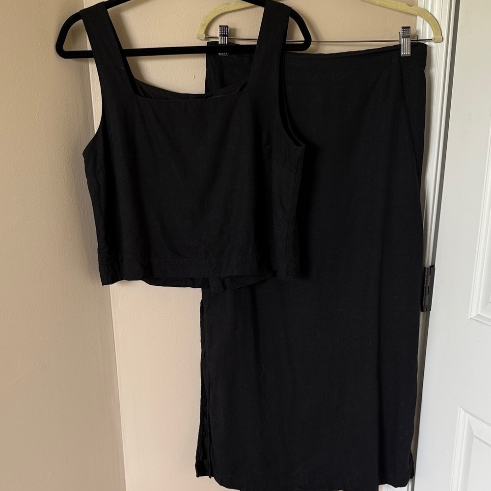 GAP Black Sleeveless Midi Dress - Picture 2 of 5